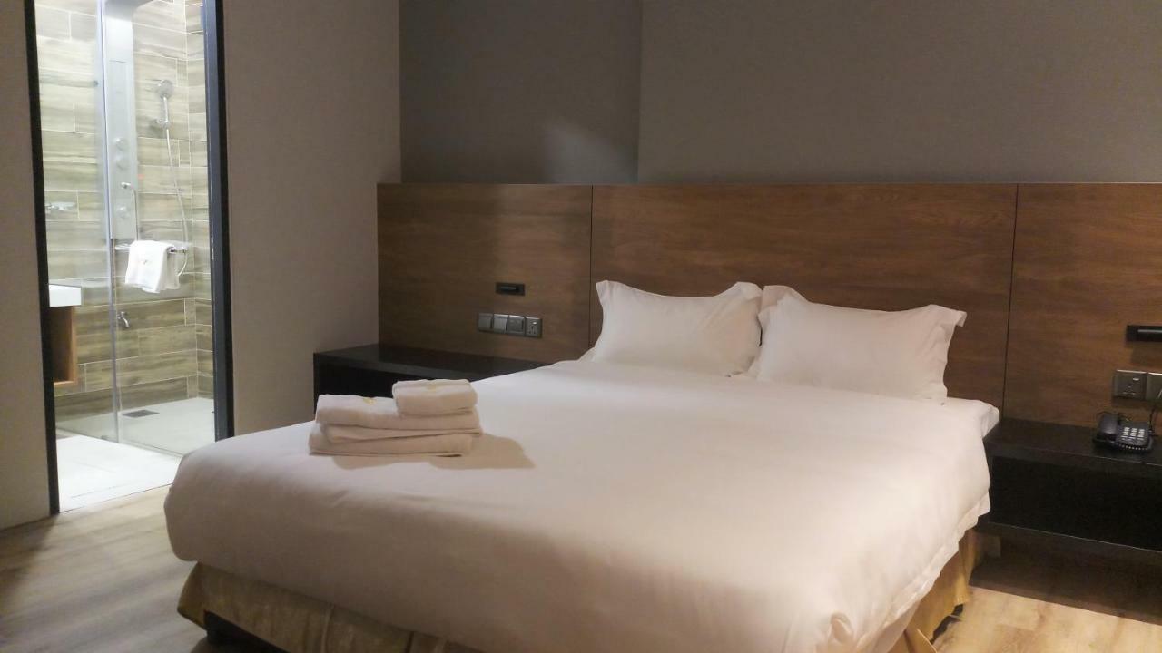 Roxy Hotel Padungan Kuching Zewnętrze zdjęcie