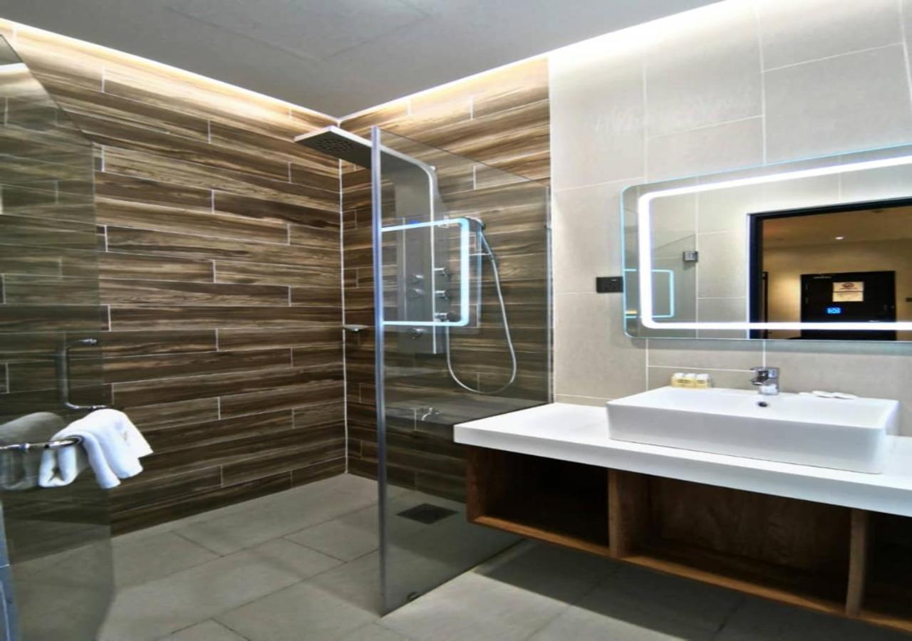 Roxy Hotel Padungan Kuching Zewnętrze zdjęcie
