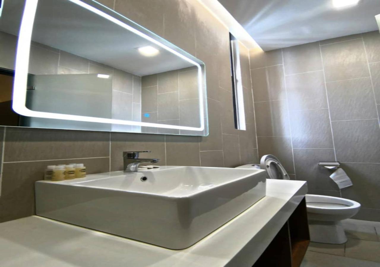 Roxy Hotel Padungan Kuching Zewnętrze zdjęcie
